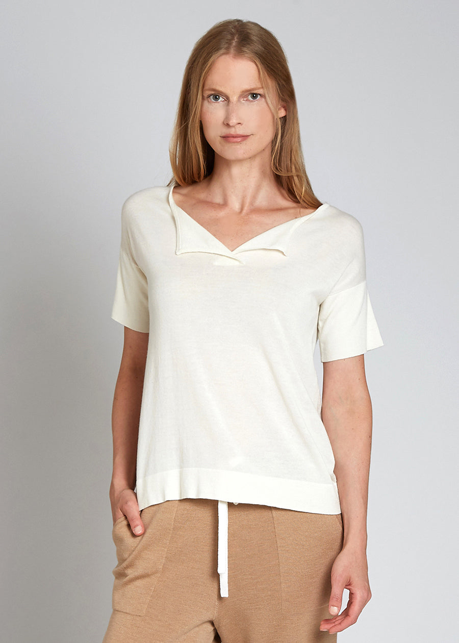 SPLIT NECK TEE