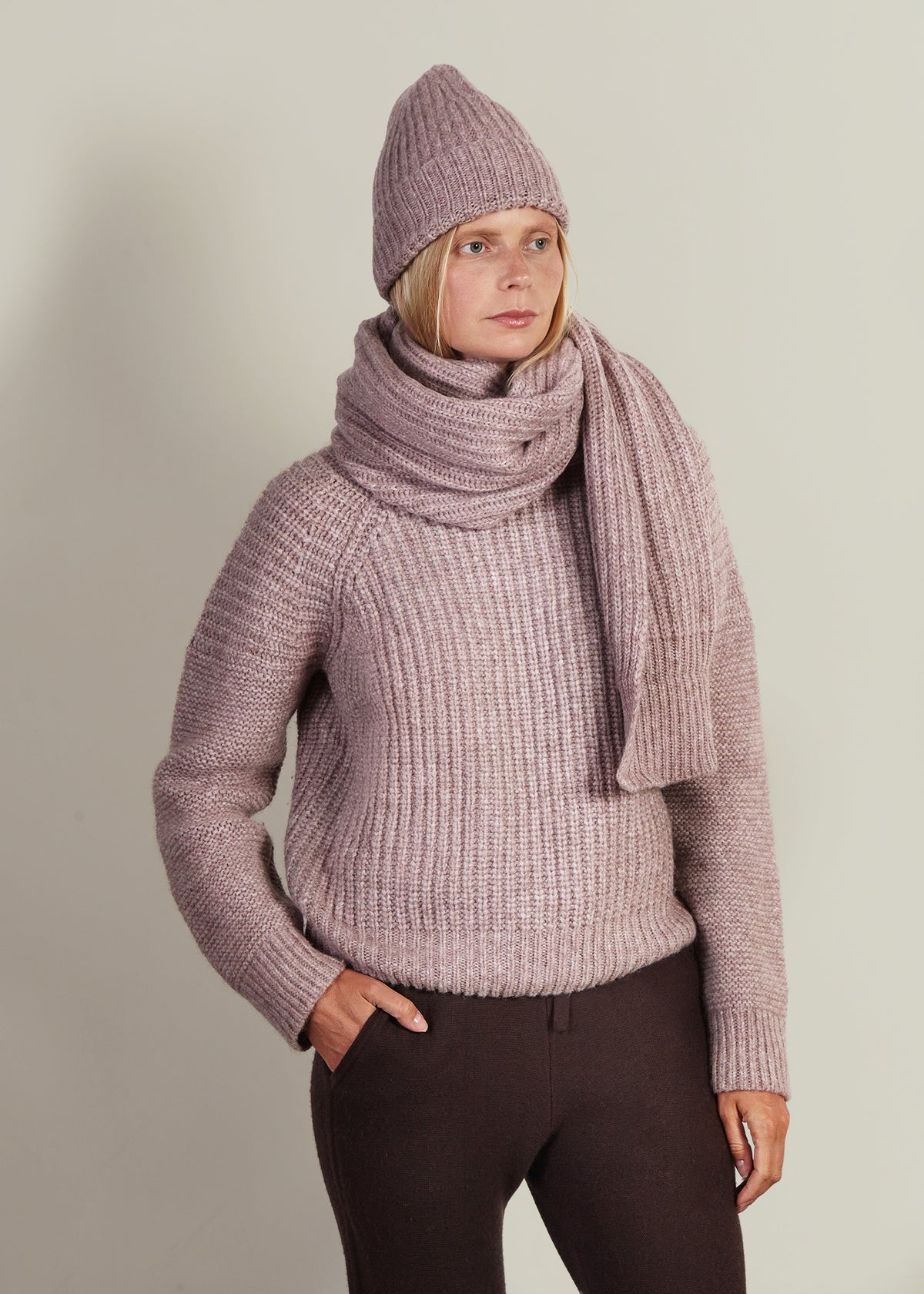 THE PERFECT CREW SWEATER HEATHER